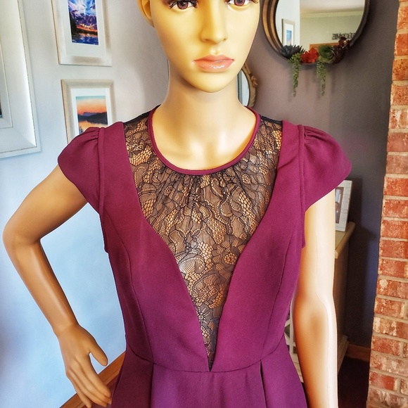 BCBGeneration NWT deep V lace neck cocktail dress - Picture 3 of 5